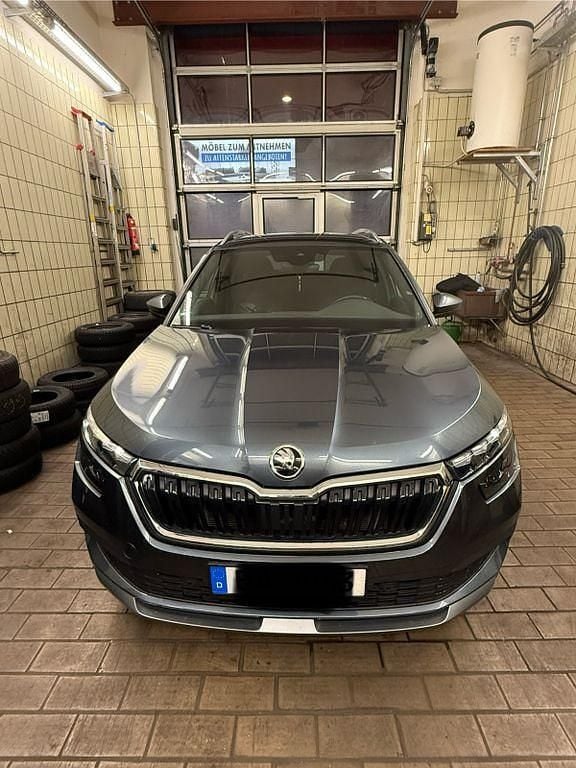 Grau Gebraucht 2020 Skoda Kamiq Style SUV | 19.400 € (Fairer Preis) - Bild 1/4