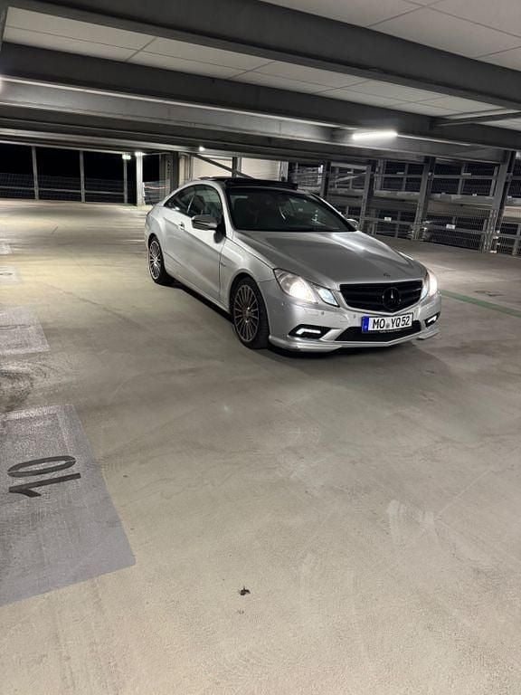 Silber Gebraucht 2009 Mercedes E250 Coupé | 5.499 € (Guter Preis) - Bild 1/4