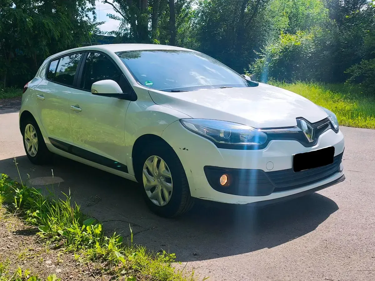 Gebraucht Renault Mégane 110 PS (80 kW) 2015 Weiß Limousine