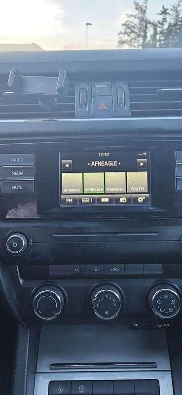 Gebraucht Skoda Octavia Ambition 105 PS (77 kW) 2015 Weiß Kleinwagen