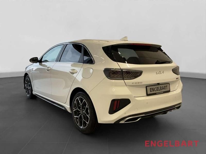 Neu Kia Ceed GT-Line 140 PS (102 kW) 2025 Deluxe white metallic Kleinwagen