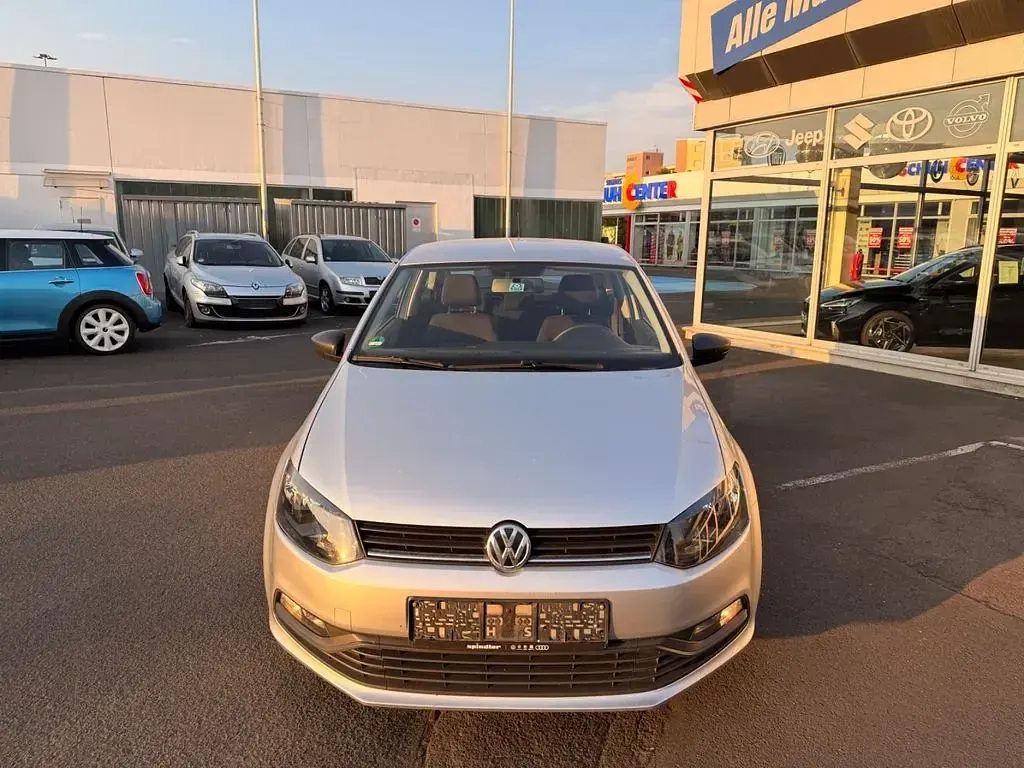 Gebraucht VW Polo Trendline 75 PS (55 kW) 2015 Silber Kleinwagen