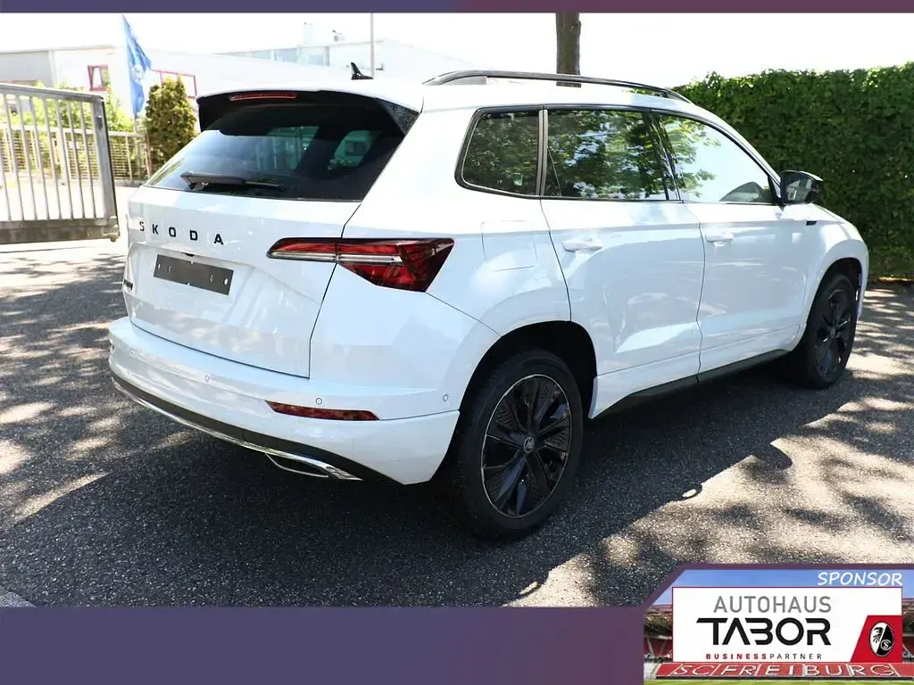 Neu Skoda Karoq 150 PS (110 kW) 2026 Moonweiß perleffekt SUV