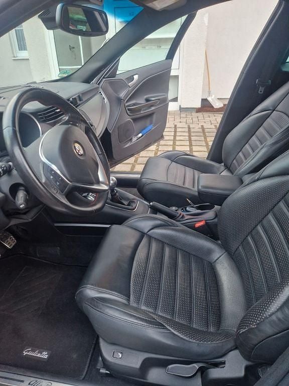 Gebraucht Alfa Romeo Giulietta 150 PS (110 kW) 2014 Schwarz Kleinwagen