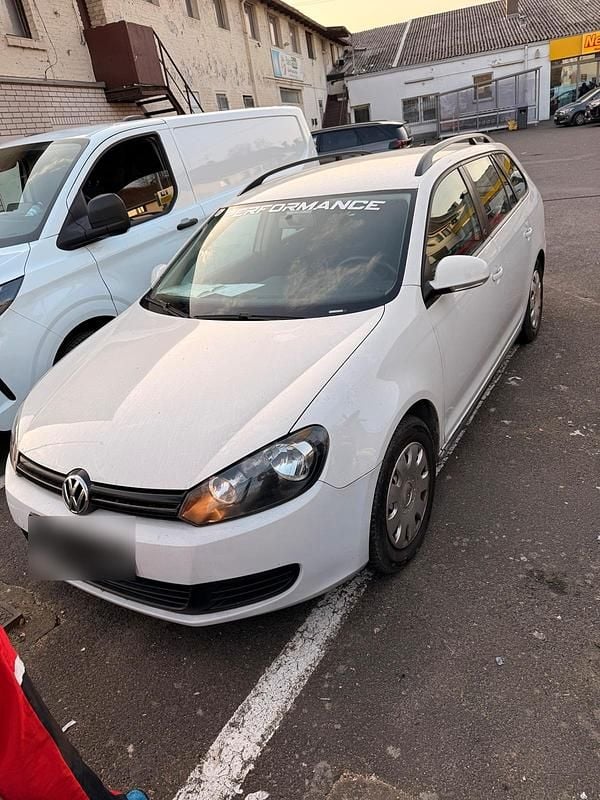 Gebraucht VW Golf VI 105 PS (77 kW) 2010 Weiß Kleinwagen