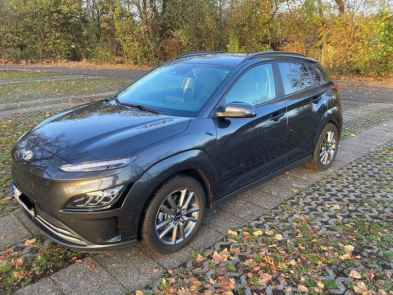 Grau Gebraucht 2023 Hyundai Kona Trend SUV | 21.500 € - Bild 1/4