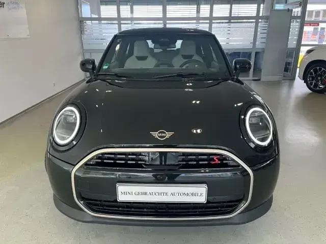 Gebraucht Mini Cooper S Favoured 204 PS (150 kW) 2025 Schwarz Kleinwagen