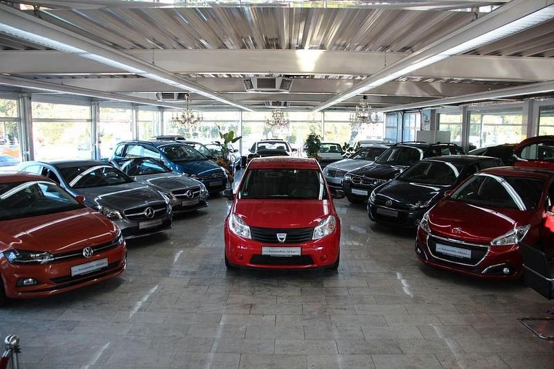 Rot Gebraucht 2009 Dacia Sandero Basis Kleinwagen | 2.490 € (Etwas zu teuer) - Bild 1/4