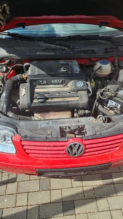 Rot Gebraucht 2001 VW Polo Basis Limousine | 600 € (Superpreis) - Bild 1/4