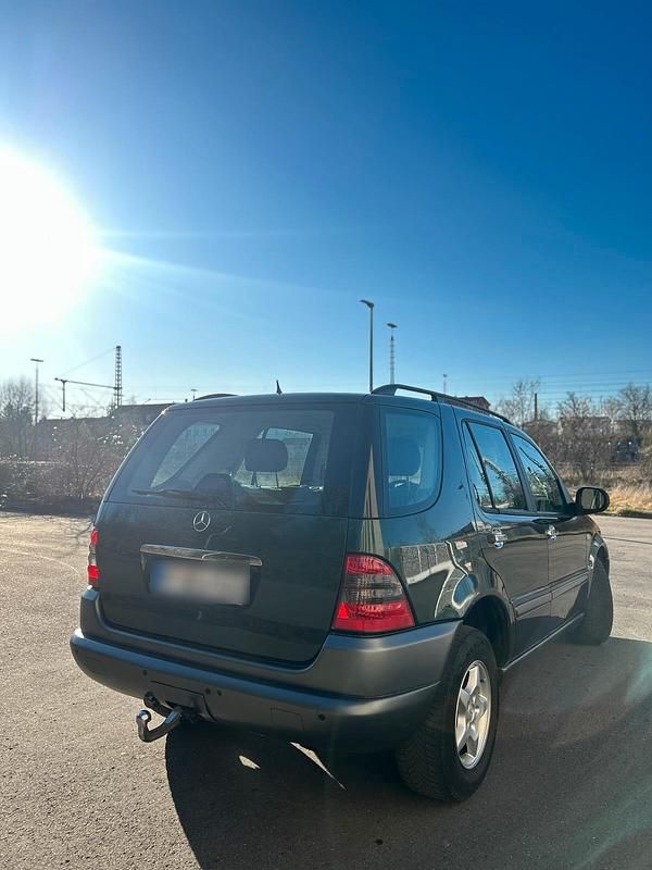 Gebraucht Mercedes ML270 163 PS (119 kW) 2001 Grün SUV
