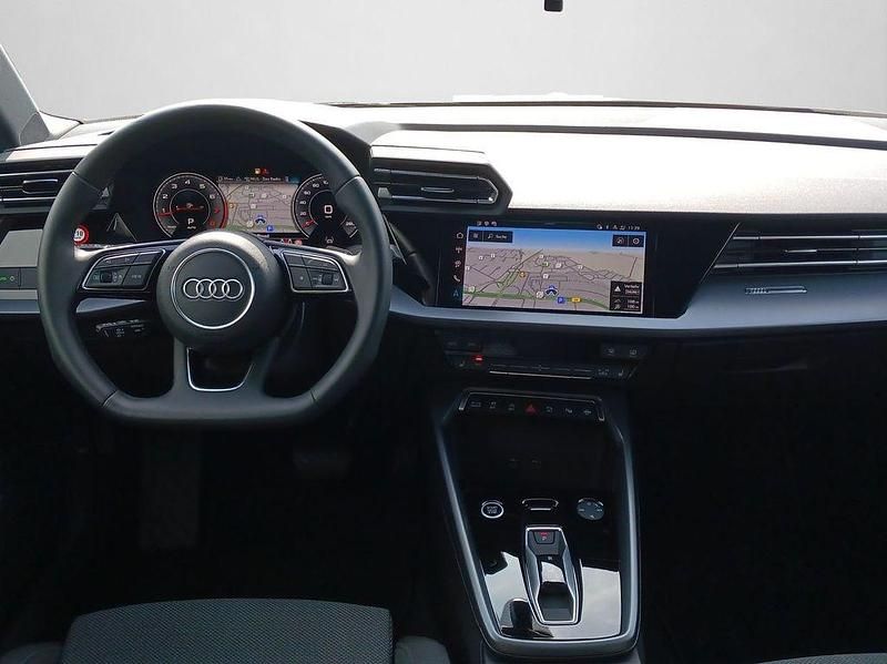 Gebraucht Audi A3 Ambiente 116 PS (85 kW) 2025 Mythosschwarz metallic (metallic) Limousine