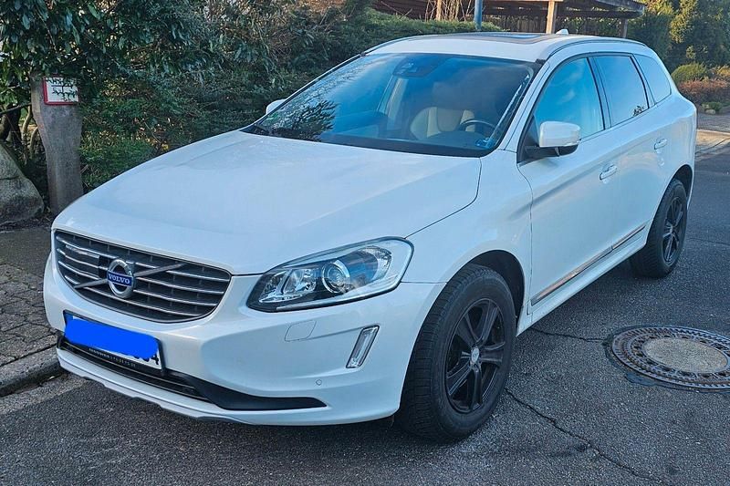 Weiß Gebraucht 2016 Volvo XC60 Summum SUV | 21.300 € - Bild 1/4