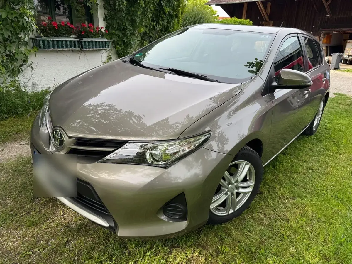 Gebraucht Toyota Auris Cool 101 PS (74 kW) 2014 Beige Limousine