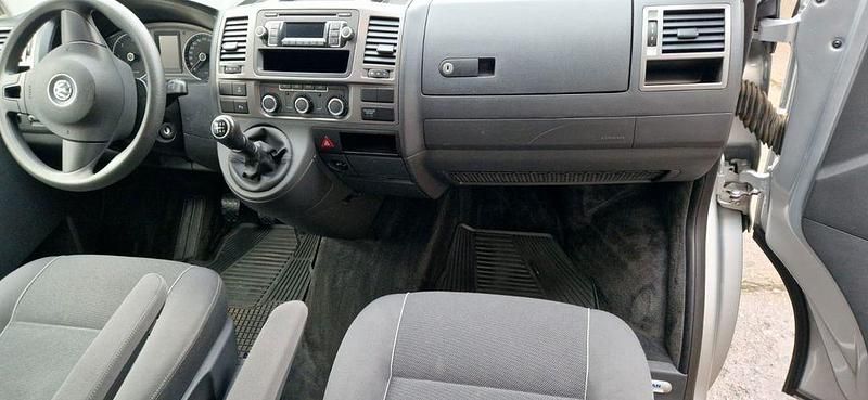 Gebraucht VW Multivan Startline 140 PS (102 kW) 2011 Reflexsilber metallic Van