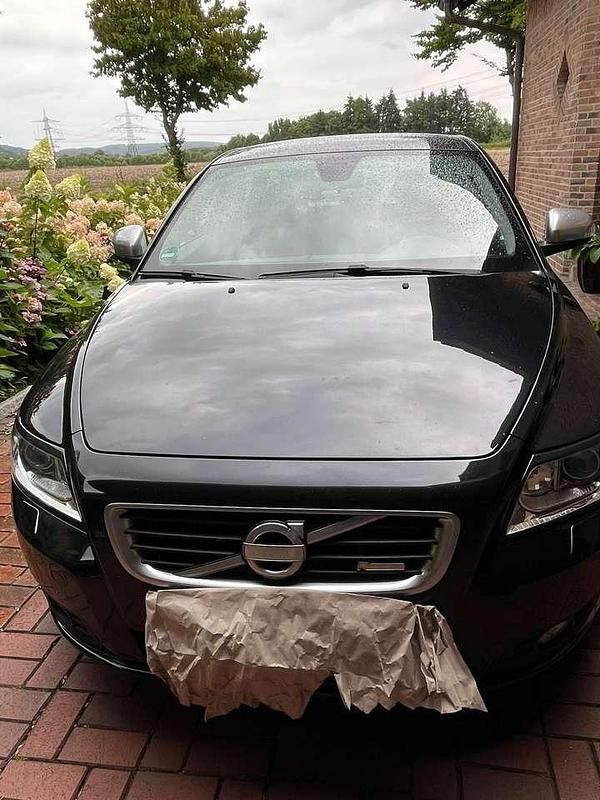 Schwarz Gebraucht 2011 Volvo V50 Business Edition Kombi | 6.666 € (Etwas zu teuer) - Bild 1/4