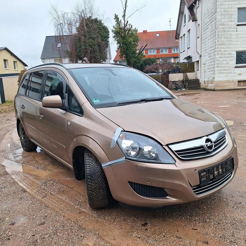 Gebraucht Opel Zafira 140 PS (102 kW) 2012 Braun Van / Kleinbus