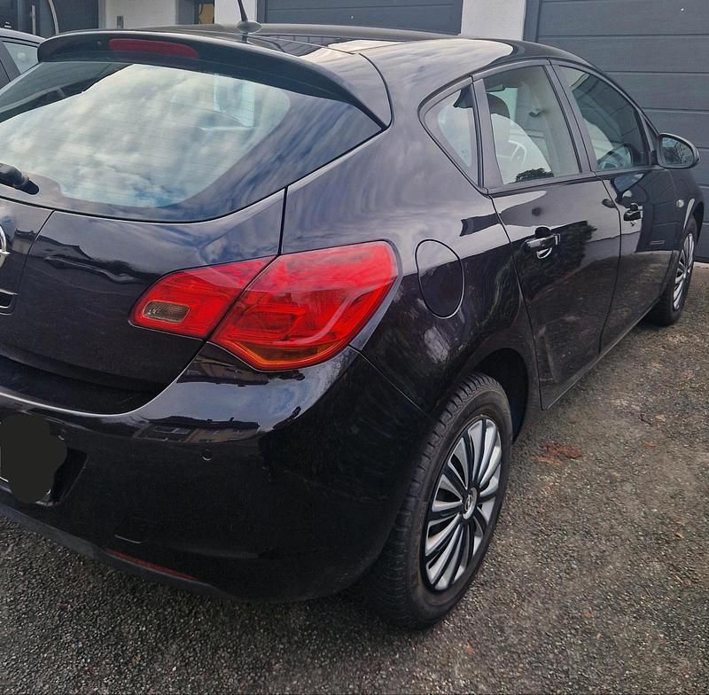 Gebraucht Opel Astra 120 PS (88 kW) 2010 Schwarz Limousine