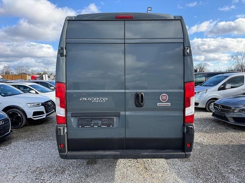 Gebraucht Fiat Ducato 140 PS (102 kW) 2024 Grau Van