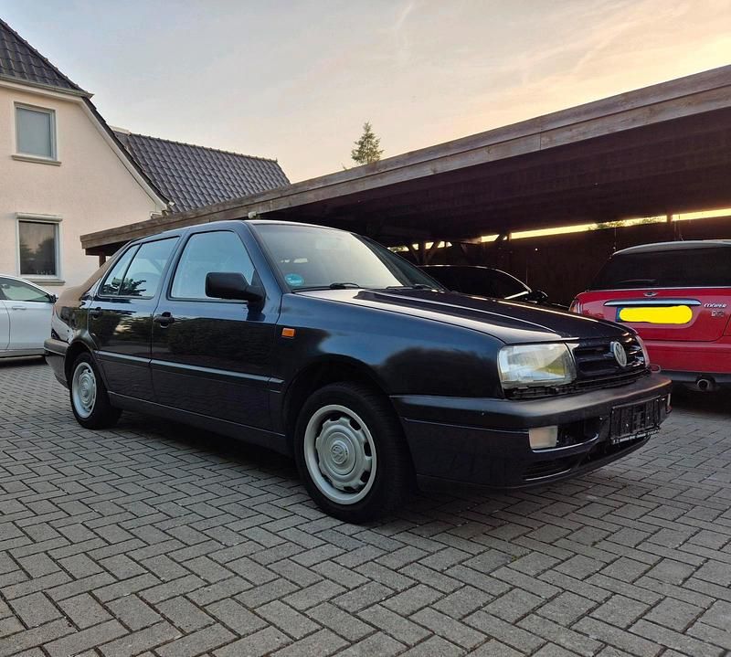Blau Gebraucht 1991 VW Vento Limousine | 1.300 € - Bild 1/4