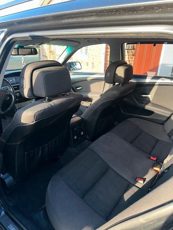 Gebraucht BMW 525 197 PS (144 kW) 2008 Schwarz Kombi