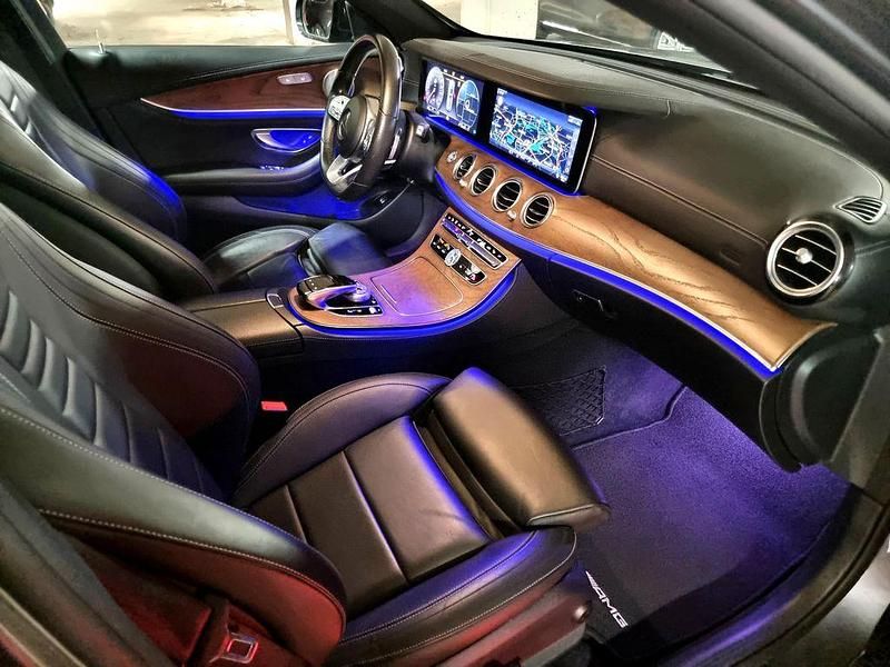 Grau Gebraucht 2019 Mercedes E450 AMG line Limousine | 21.900 € - Bild 1/4