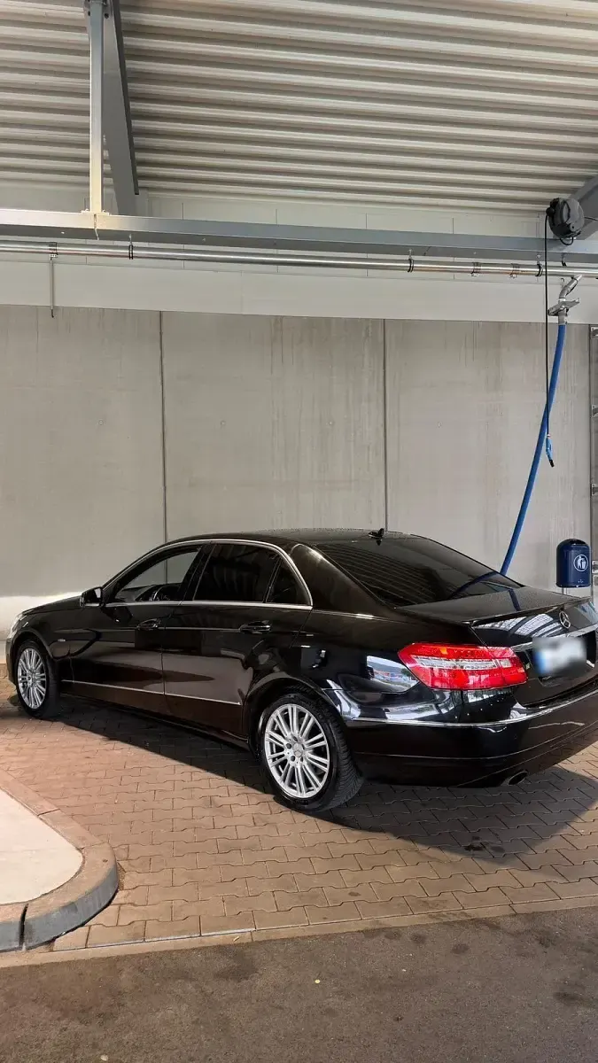 Gebraucht Mercedes E200 184 PS (135 kW) 2009 Schwarz Limousine