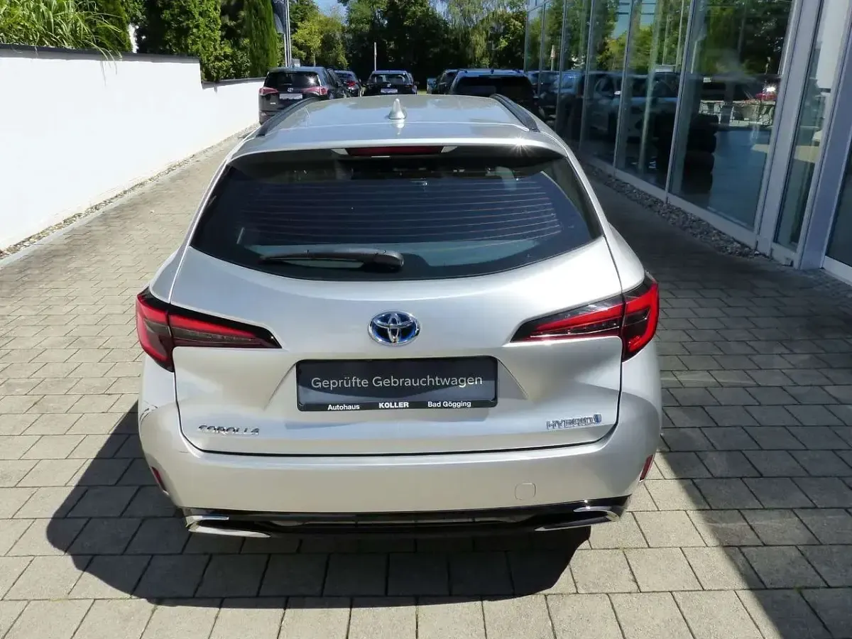 Gebraucht Toyota Corolla Business Edition 140 PS (102 kW) 2024 Precious silber 1j6 Kombi