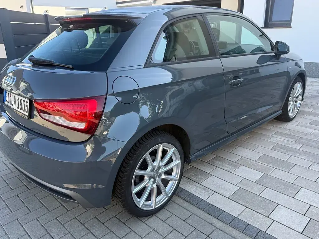 Gebraucht Audi A1 Design 95 PS (69 kW) 2016 Grau Kleinwagen