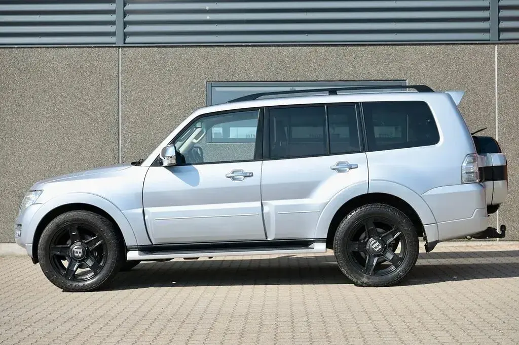 Gebraucht Mitsubishi Pajero Instyle 190 PS (139 kW) 2017 Silber SUV