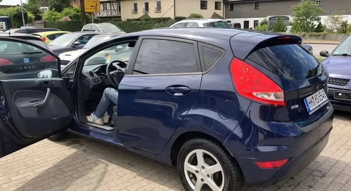 Gebraucht Ford Fiesta Trend 75 PS (55 kW) 2010 Blau Limousine