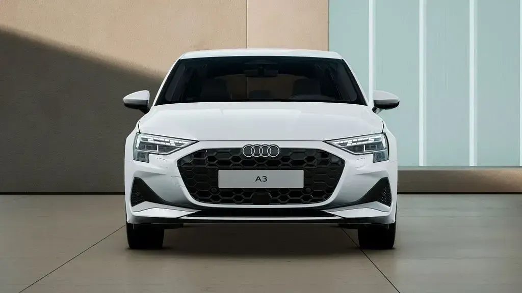 Gebraucht Audi A3 Advanced 150 PS (110 kW) 2025 Gletscherweiss metallic Limousine