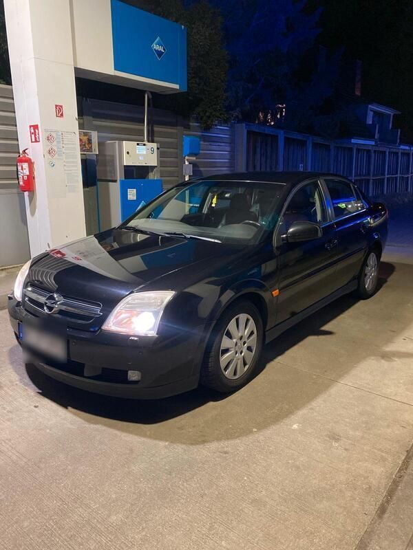 Schwarz Gebraucht 2003 Opel Vectra Limousine | 1.200 € (Guter Preis) - Bild 1/4