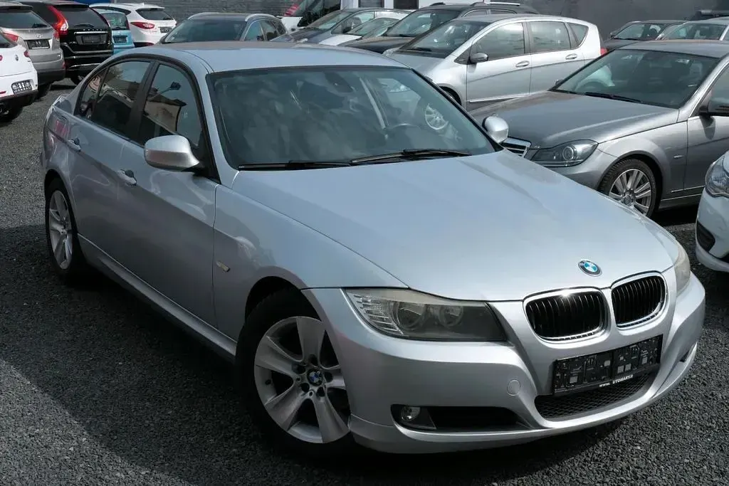 Gebraucht BMW 320 Lifestyle 184 PS (135 kW) 2011 Silber Limousine