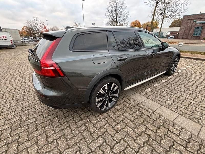 Gebraucht Volvo V60 CC Pro 197 PS (144 kW) 2021 Grün Kombi
