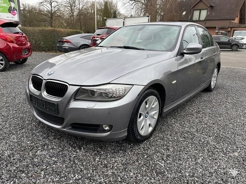 Gebraucht BMW 320 Comfort Edition 170 PS (125 kW) 2010 Grau Limousine