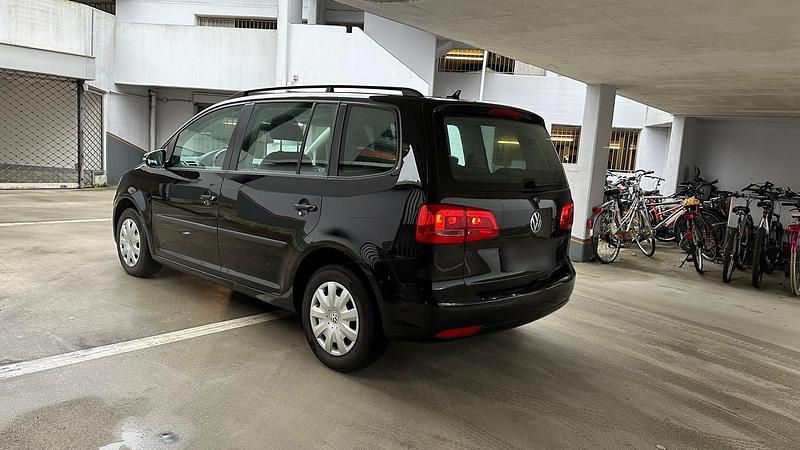 Gebraucht VW Touran 105 PS (77 kW) 2014 Schwarz Van / Kleinbus