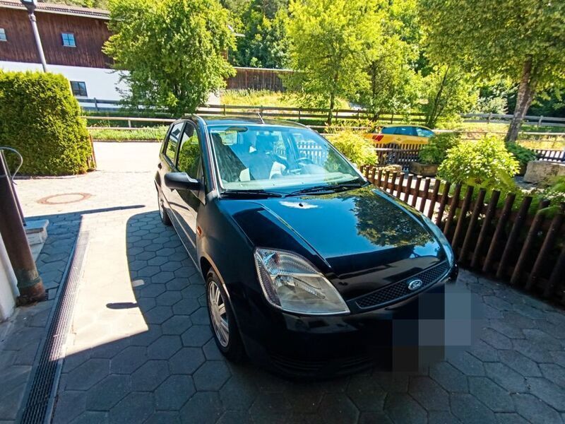 Schwarz Gebraucht 2002 Ford Fiesta Kleinwagen | 2.100 € (Fairer Preis) - Bild 1/4