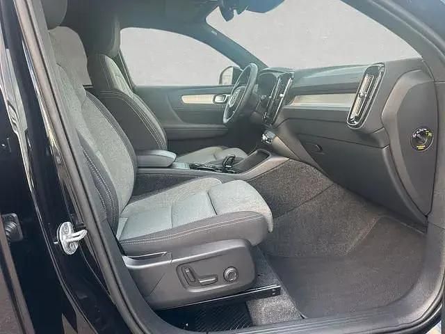 Second-hand Volvo XC40 Plus 2025 Negru SUV