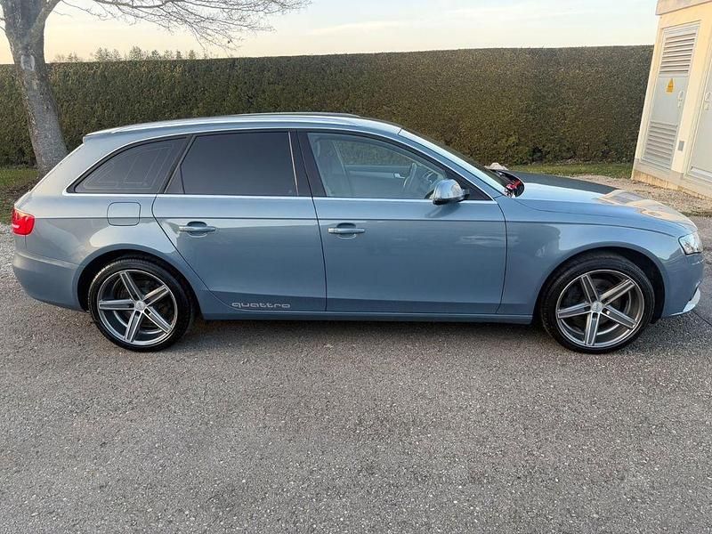 Gebraucht Audi A4 Ambiente 160 PS (117 kW) 2011 Blau Kombi