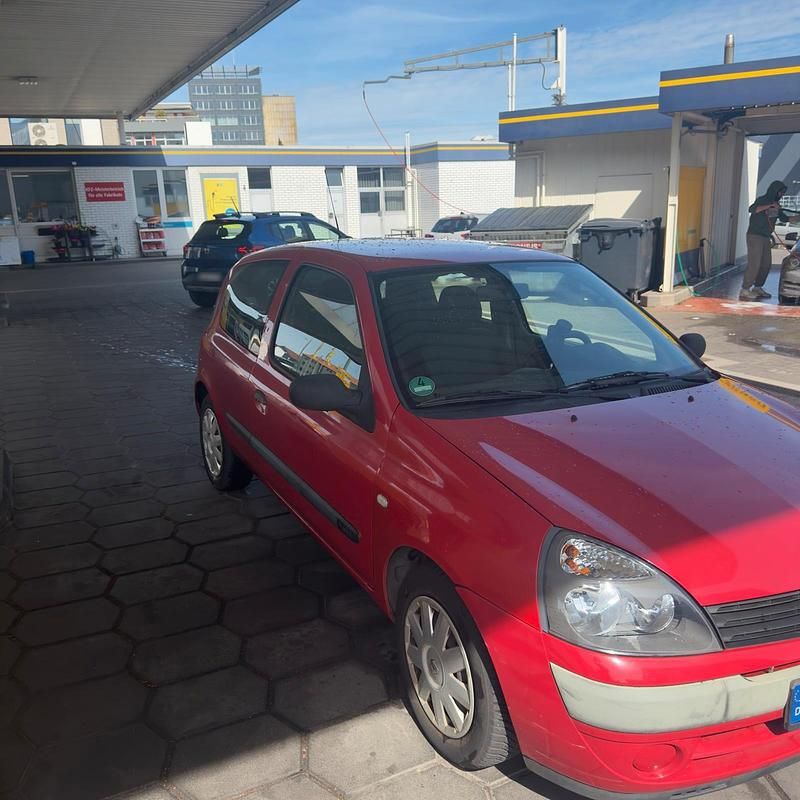 Second-hand Renault Clio II 2004 Roșu Hatchback