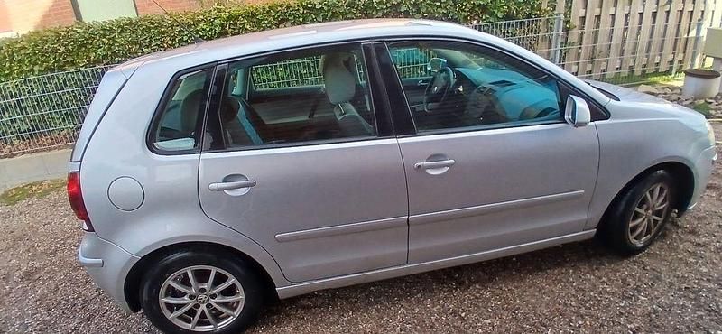 Gebraucht VW Polo 80 PS (58 kW) 2007 Silber Limousine