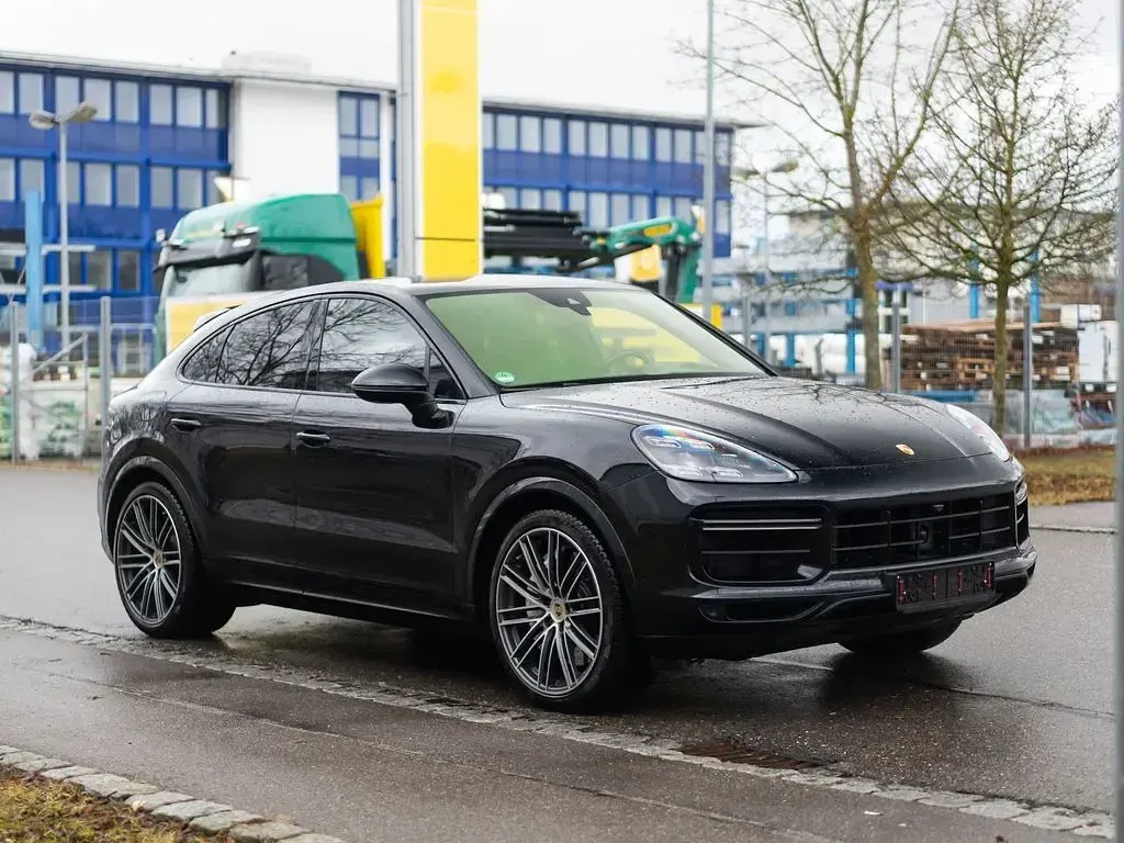 Gebraucht Porsche Cayenne 549 PS (403 kW) 2020 Tiefschwarzmetallic SUV