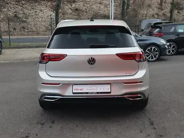 Gebraucht VW Golf VIII Life 110 PS (80 kW) 2024 Silber Limousine