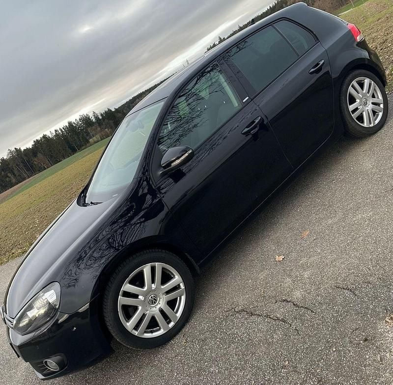 Usado VW Golf VII Style 105 HP (77 kW) 2012 Preto Sedan