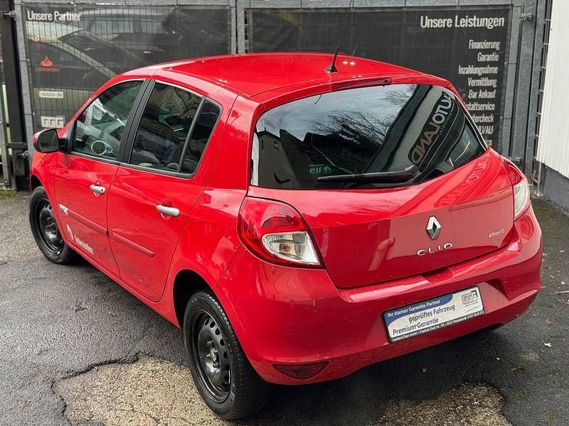 Gebraucht Renault Clio III Authentique 75 PS (55 kW) 2011 Rot Kleinwagen