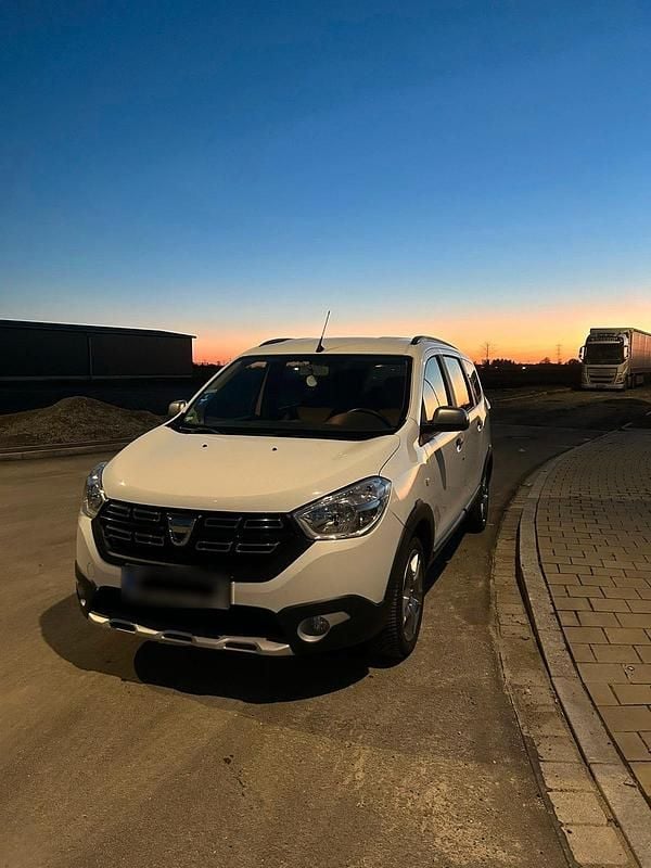 Gebraucht Dacia Lodgy Stepway 115 PS (84 kW) 2020 Weiß Van / Kleinbus