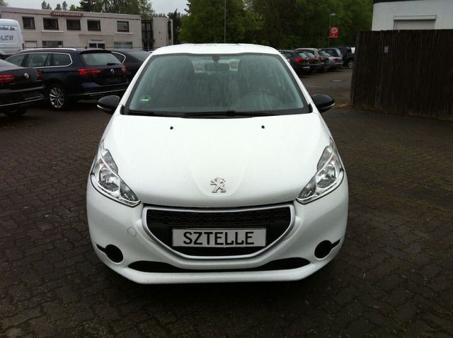 Gebraucht Peugeot 208 Access 68 PS (50 kW) 2013 Weiß Kleinwagen