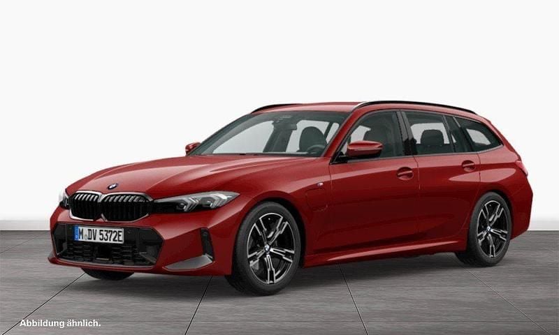 Gebraucht BMW 330e M Sport 184 PS (135 kW) 2023 Melbourne red Kombi