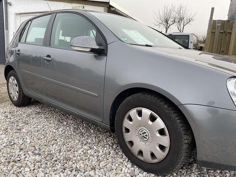 Gebraucht VW Golf V 102 PS (75 kW) 2007 United grey metallic Kleinwagen