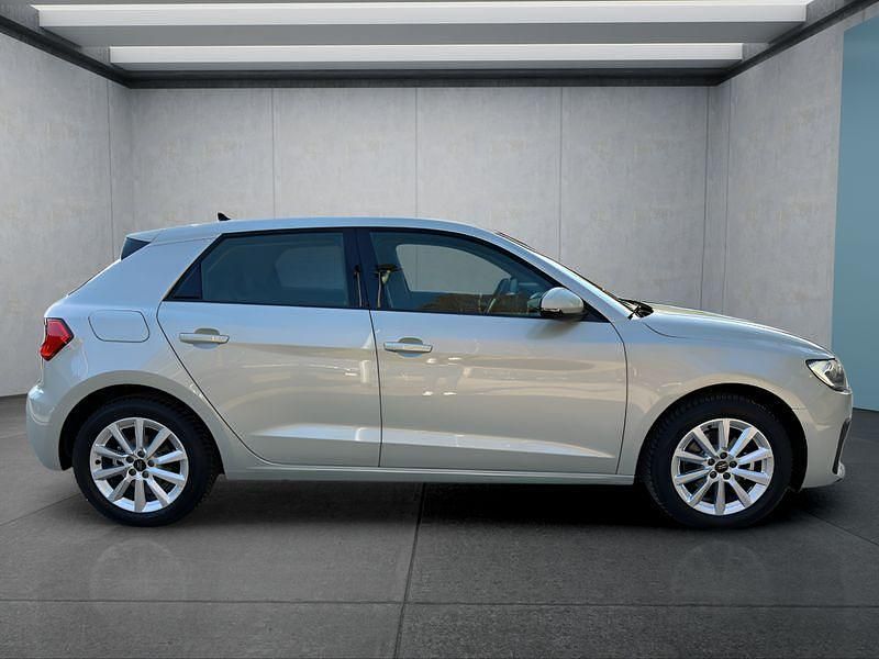 Neu Audi A1 116 PS (85 kW) 2026 Grau SUV